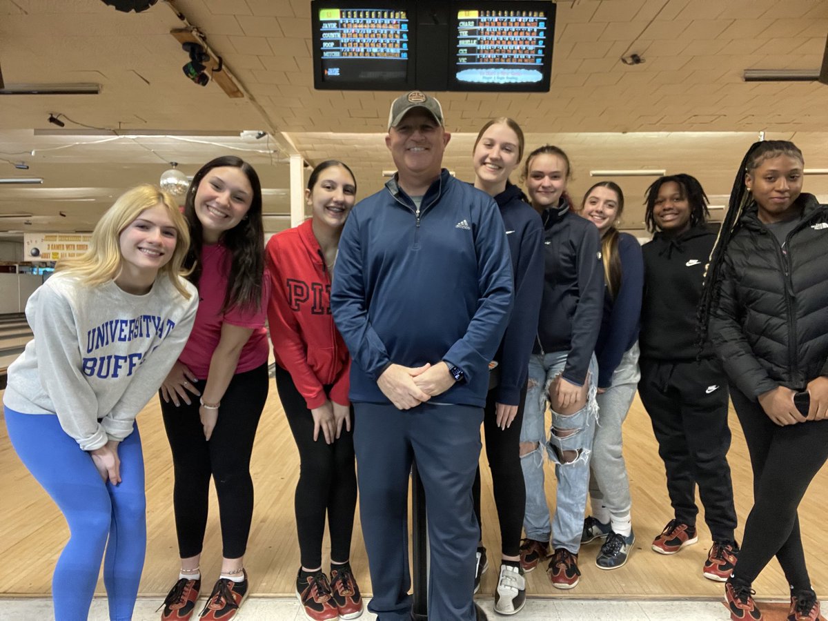 SShawnmitchell7's tweet photo. ⁦@SolvayAthletics⁩ GBB bowling over break! #McCarthychoked #Burkewaslast #CCcorner #suzienotgood #Buffalogutterballs https://t.co/Zr4cz2Aoc1