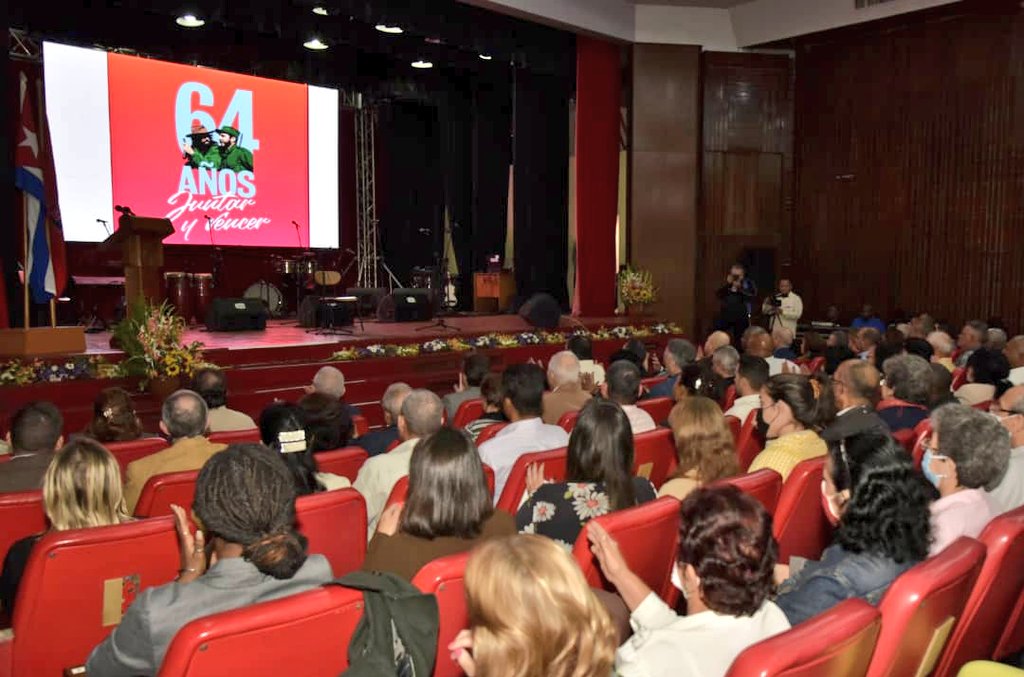 PresidenciaCuba's tweet photo. El primer secretario del Comité Central del Partido Comunista de #Cuba, @DiazCanelB, participó en el acto político cultural de la sede del @PartidoPCC en ocasión del 64 aniversario del triunfo de la Revolución, en el que varios jóvenes recibieron su carnet de militantes. https://t.co/SkiuqoKFsP