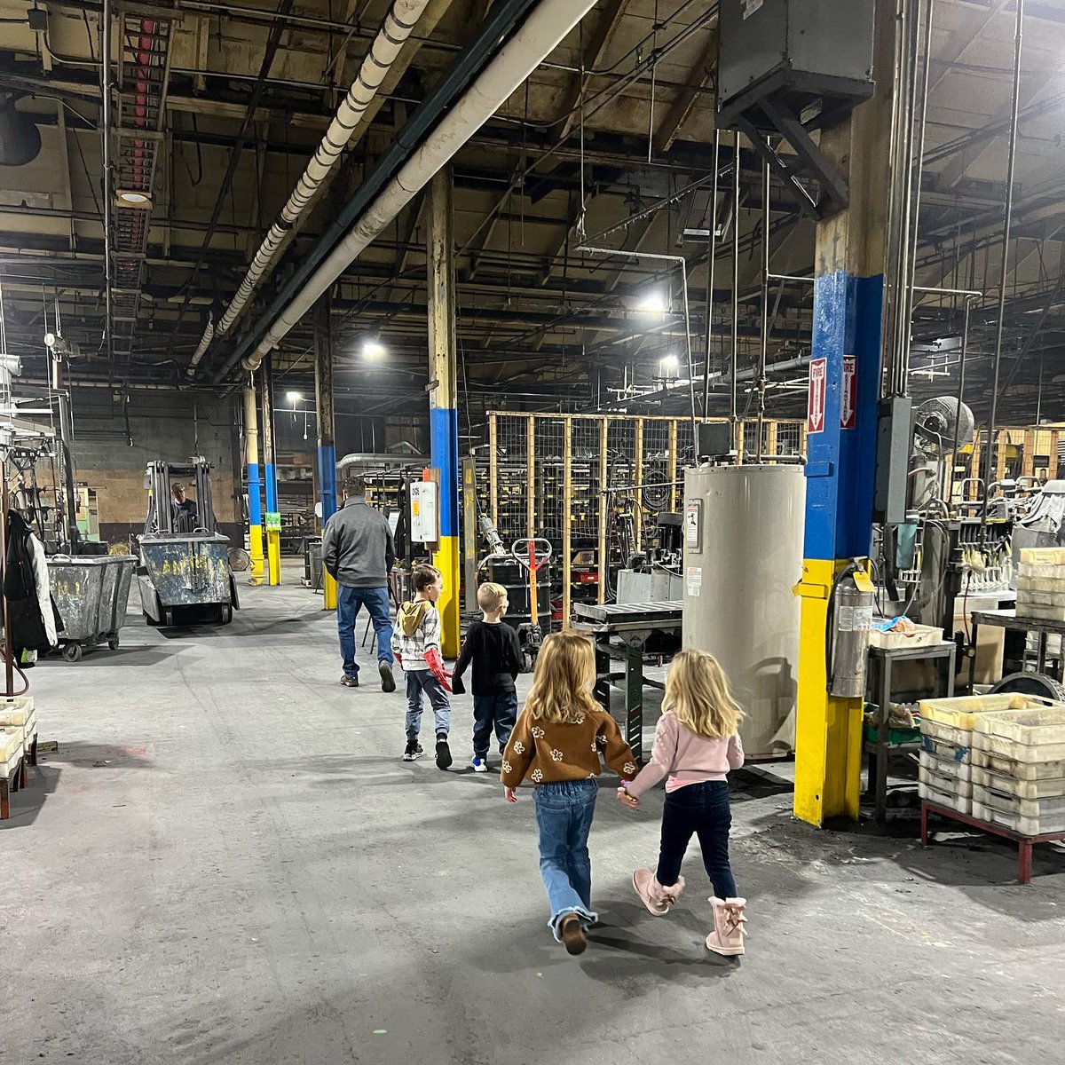 LibertyTabletop's tweet photo. The future generation of flatware makers came to visit @LibertyTabletop today! 😃 Lots of excitement and curiosity on this tour!!! https://t.co/KBH6KlTDog