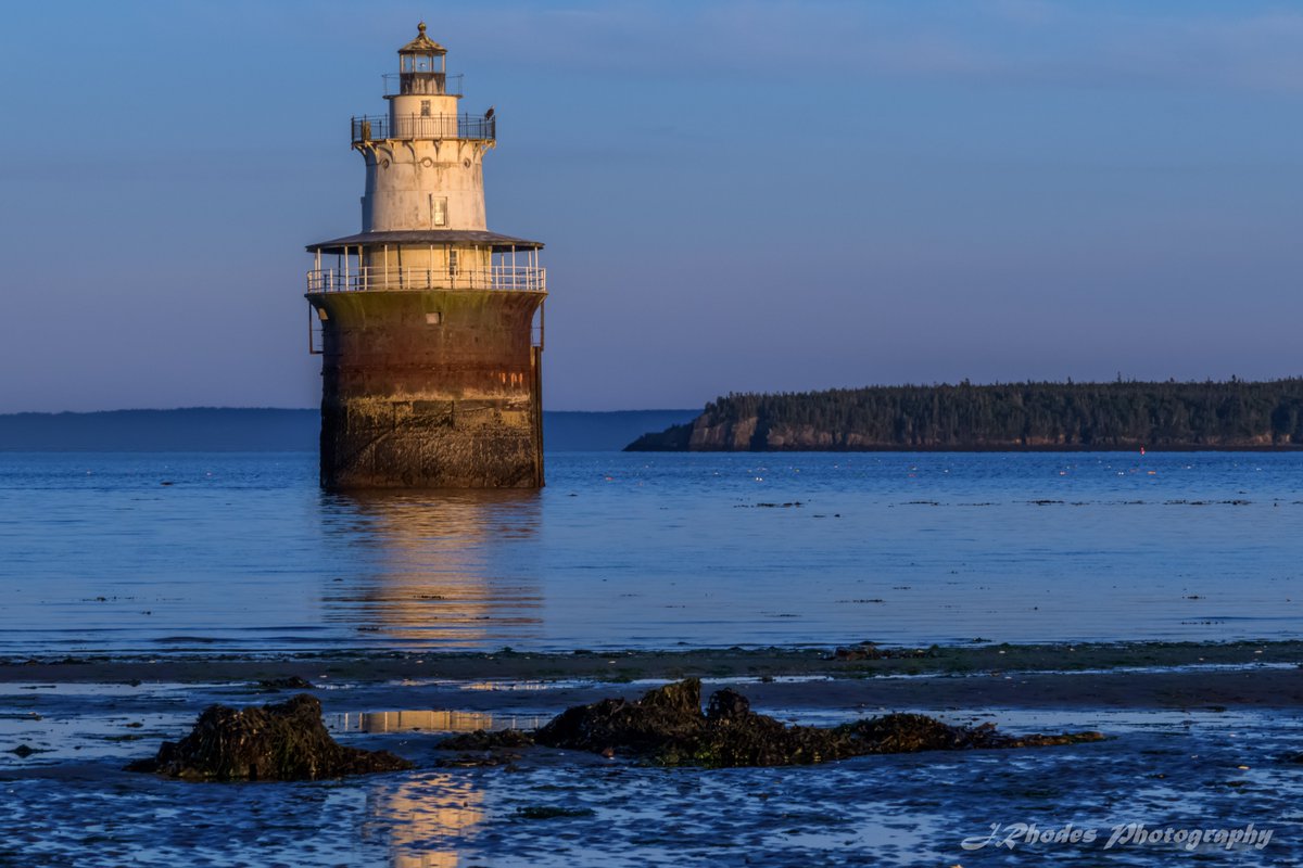 JRhodes1776's tweet photo. Lubec Channel Lighthouse, Lubec, Maine at low tide. A Bald Eagle can be seen sitting on the 2nd from the top railing, right side. #Maine, #LubecChannelLighthouse, #LubecMaine https://t.co/zQygM5FXvD