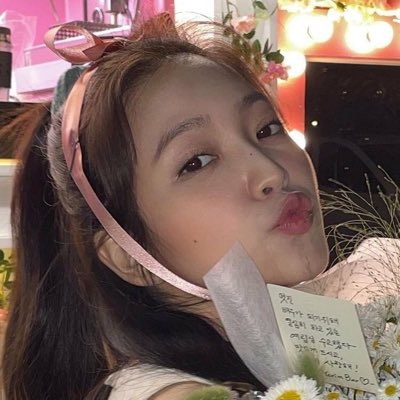 yeriangat's tweet photo. #npp to angat, syempre ang gift ko sainyo ay….me! kasi i’m the greatest gift #b0omSurpRayz <33 merry christmas and a happy new year in adv 🥰🫶🏼 https://t.co/RdwOpVMINW