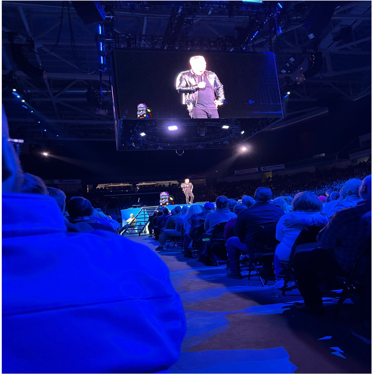 mooney_mic's tweet photo. @VVS_finance #VVSGotchi #molefam #crofam These moles are everywhere! 😂 Spotted one on stage at the comedy show. https://t.co/IKKtfyd3St