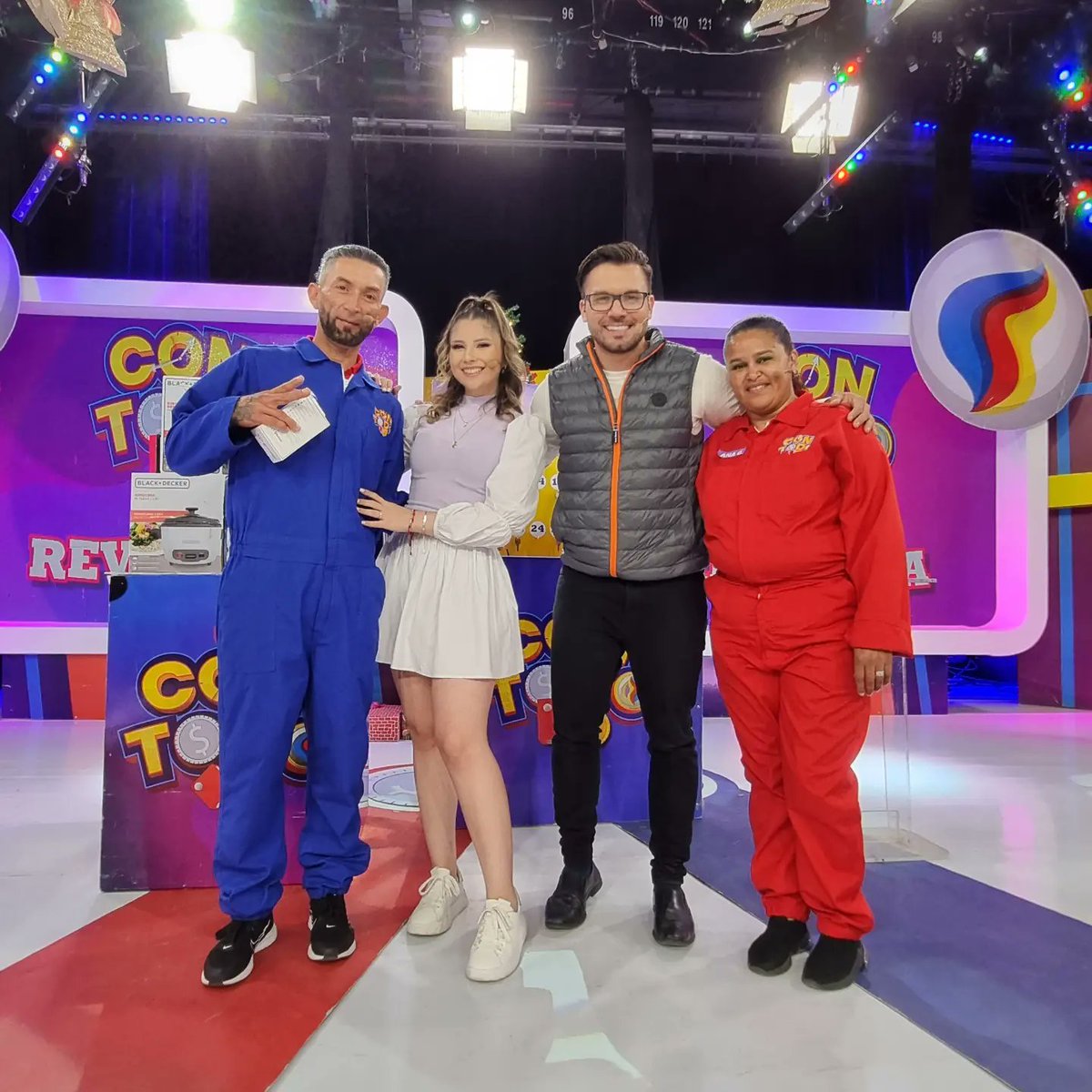 contodotvc's tweet photo. ¿Quién dijo que la revancha es mala?🤨
Aquí en #ConTodo es todo o nada...
⏰️ No te pierdas el programa a las 3:00 p.m. por @el5hn porque te traemos mucha diversión (y claro un poquito de riña🤣🤪) https://t.co/YwFXrUVjK3
