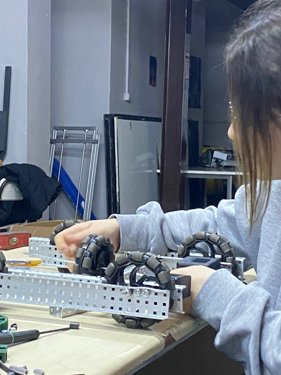 mvrmacka's tweet photo. Çalışmalarımız 2. Gününde de devam ediyor. @EducatRobotics @mackamtal1945 @mehmet7573 #MVR #educatrobotics #robotin3days #ri3d https://t.co/7x9FMIBxeB