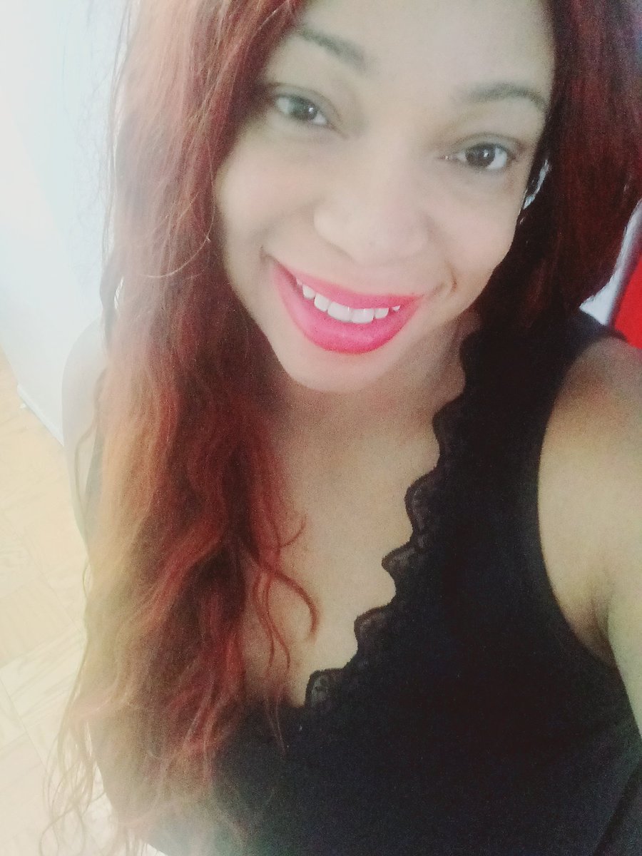 MissYvette1978's tweet photo. Pink lips and natrual eye color today but now I can't see sh$t...lol #switchitup #ladieswholovewrestling #pinklips #nocontacts #glamgoddess https://t.co/Iai3UMEVF2