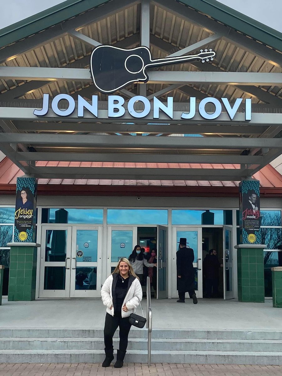 StephSwartz824's tweet photo. @jonbonjovi Best rest stop on the parkway! 💗 https://t.co/ykg7vx97Uw