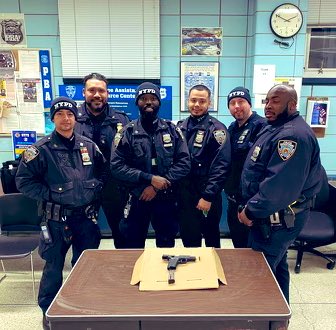 NYPD50Pct's tweet photo. Great job by 3rd Platoon Officers Lumsden and Jegede recovering a loaded black Smith &amp; Wesson firearm in response to a 911 job of possible shots fired🚔👮👮‍♂️ https://t.co/Mqs8KFHrwQ