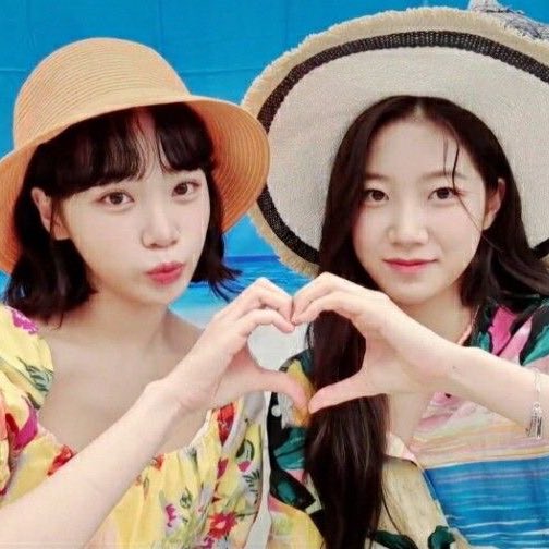 astrlvs's tweet photo. ⠀⠀⠀⠀

                  #𝘁𝗿𝗮𝘃𝗲𝗹𝗺𝗼𝗻𝗶𝘂𝗺
⠀⠀         𖥻 𝗮𝗹𝗲’𝘀  𖤐  𝘂𝗽 ≡ date 

con Nat bbsira ya me salí a ser kiut en la playa y a tomar el solecito https://t.co/PknqSeecJi