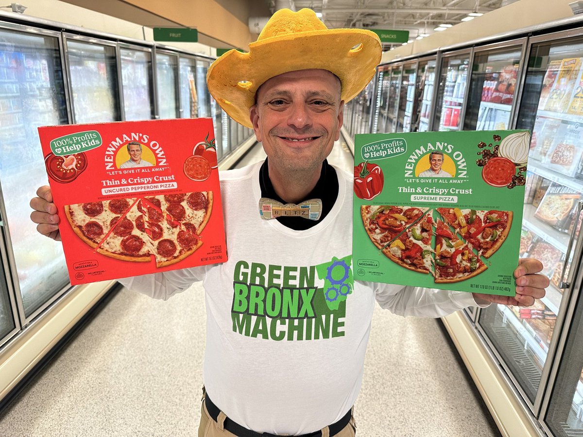 StephenRitz's tweet image. The ultimate @greenBXmachine #pizza #party! #delivery #DeliveringSmiles thanks to @NewmansOwnFdn @NewmansOwn EMBRACE YOUR INNER NEWMAN! Pizza w #purpose!