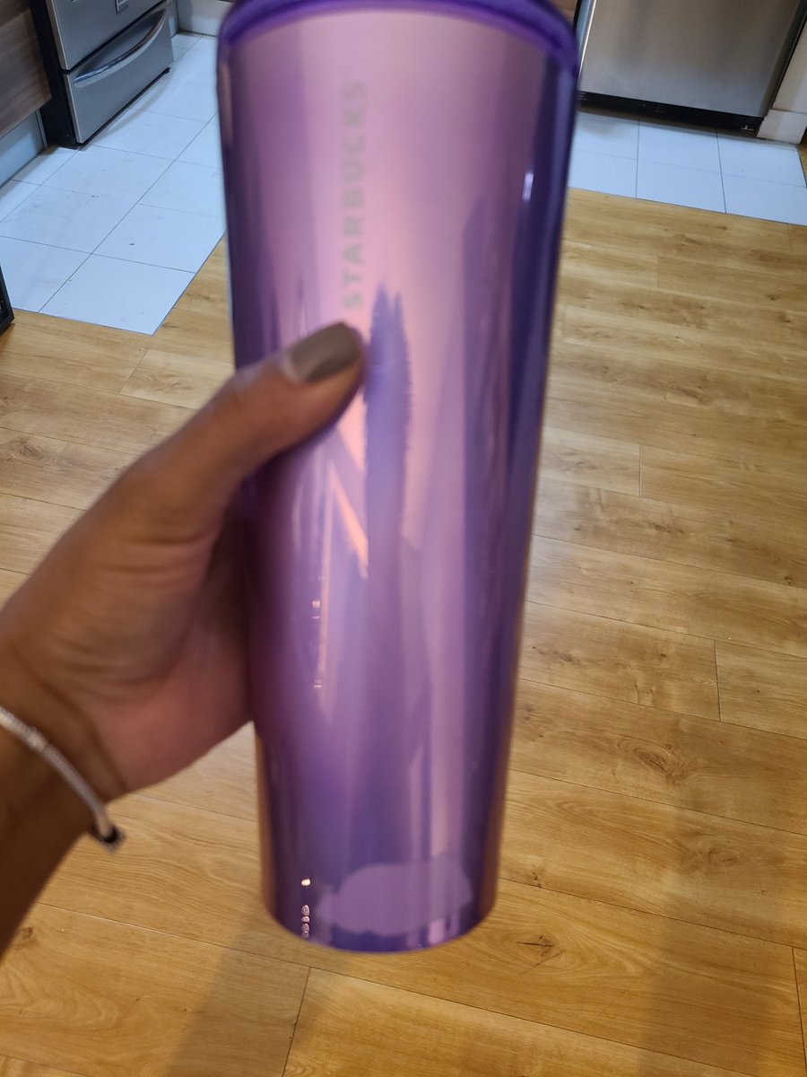 tkaconcession's tweet photo. Hey @Starbucks who can I speak to about my cup? I just purchased it and it's peeling. I'm so disappointed. I used it once. https://t.co/Vv0fjB2XJJ