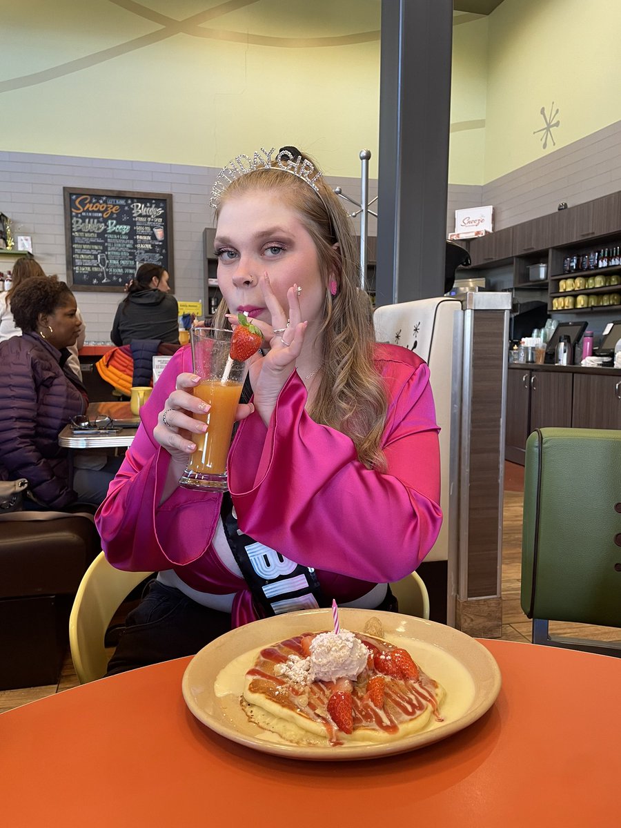 skylarjarrett's tweet photo. i’m 21!!! https://t.co/uwn0oIiLKO