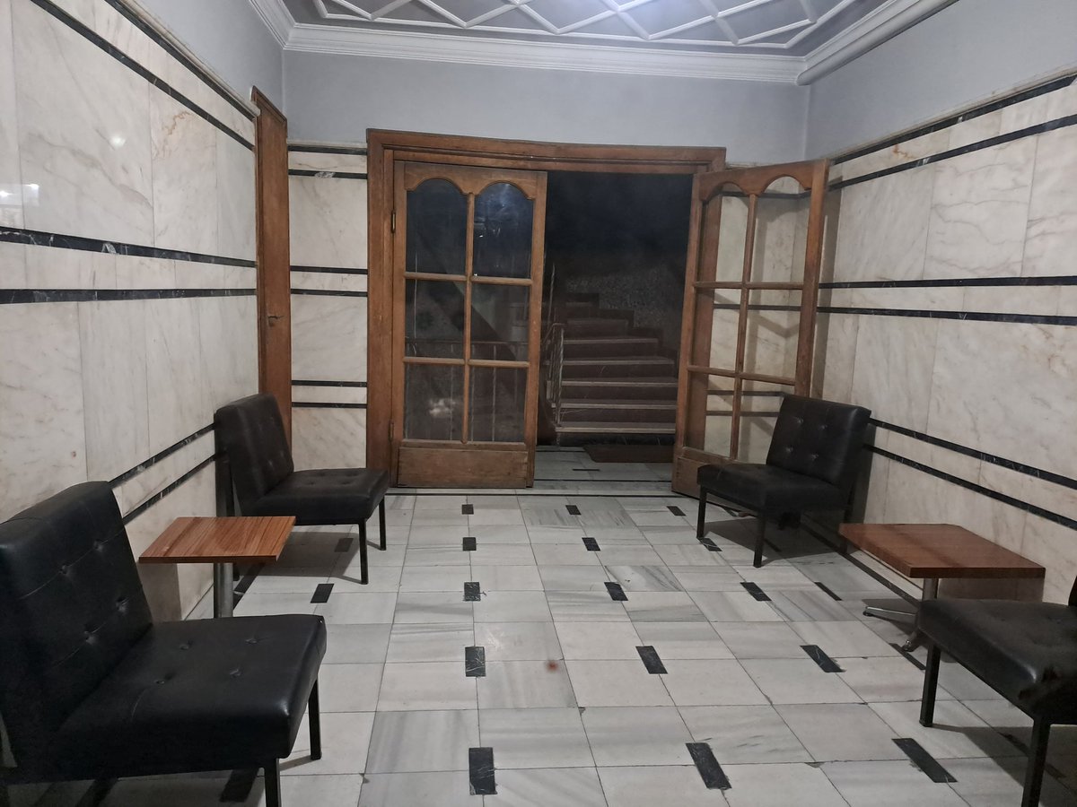 DenizAltayKaya's tweet photo. A very elegant entrance hall for a residential apartment building (Ankara,Turkiye) #liminalspaces #makingspaces #spatialappropriations #architecturalheritageankara https://t.co/GqIxT657Fp