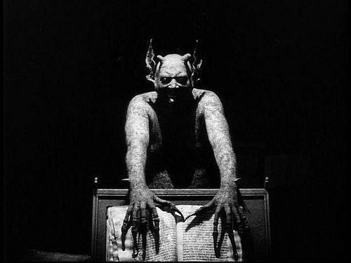 HorrorHammer1's tweet photo. Haxan (1922) Pictured here is Satan https://t.co/Z2EngVnbTM
