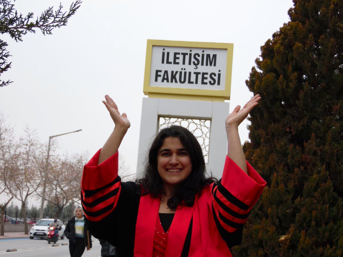 Cecinzc's tweet photo. Máster en Radio, Televisión y Cine 🎓
Esta gran aventura en Turquía 🇹🇷 llegó a su fin con la culminación exitosa de la maestría. Sin embargo, Turquía me dió mucho más que un título. Turquía es y será por siempre mi segunda casa y mucho más ❤️ https://t.co/rXzmOT4HTh