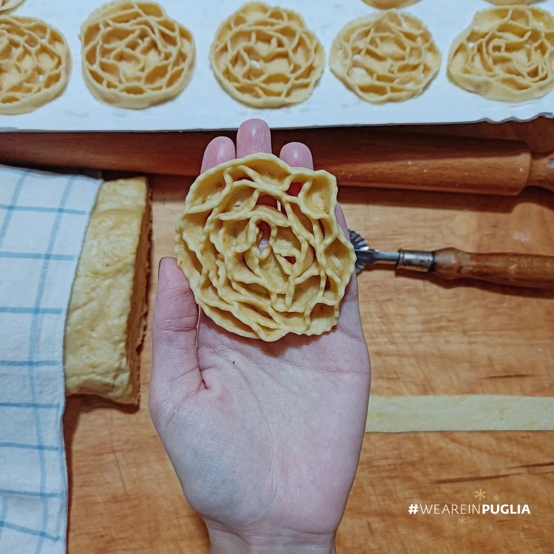 viaggiarepuglia's tweet photo. Il Natale è passato, ma la dieta è ancora lontana: ecco una carrellata di cartellate (o nevole) e "purceddhuzzi" (o purciédde) 😋

#WeAreinPuglia #VieniamangaireinPuglia         

📸 
@antina82 
@mammaargi 
@visitginosaemarina e @isabellabello_bloggerph  
@annalisa_mariano https://t.co/ndjR7e7Ne1