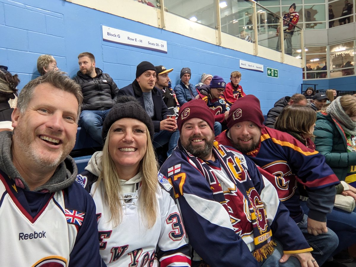dave_boy_green's tweet photo. @flamesicehockey waiting for the game to start  go 🔥🔥🔥#gamedayselfie #guildfordflames https://t.co/E3yjidYKrP