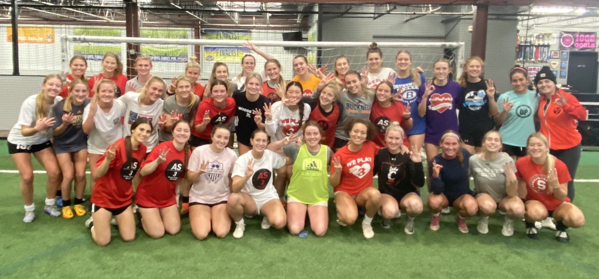 Thanks to all of the players coming out for our Holiday Play Event today! Some incredible talent and lots of fun! Look forward to college training this summer ☀️ ☀️☀️
#WePlayFor3
