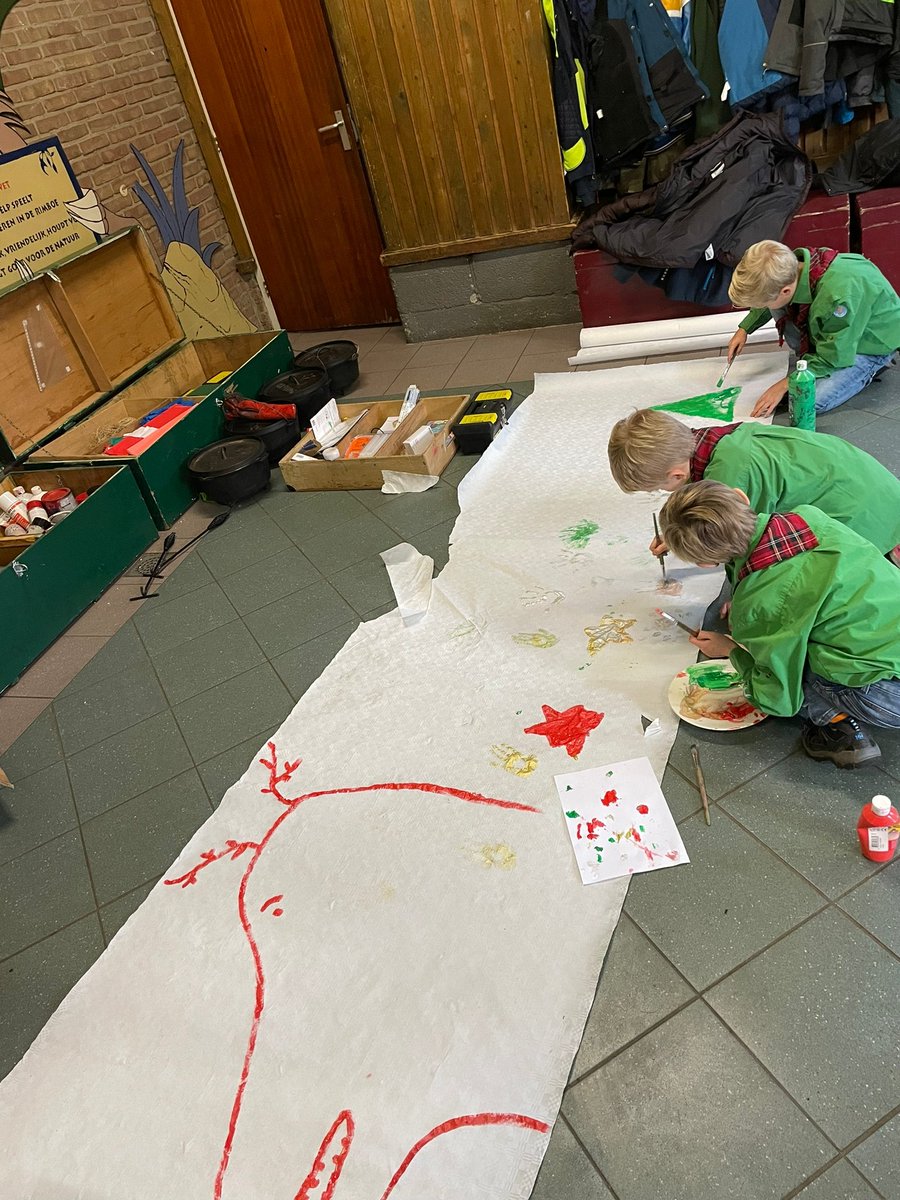 Radboudgroep's tweet photo. Op de laatste opkomst van het jaar hebben de #welpen hun eigen #kerstdiner  in elkaar gezet. Zelfgemaakte tafel, zelfgemaakte versieringen en zelfgemaakt brood als feestmaal. https://t.co/aJ0XJLpg1r