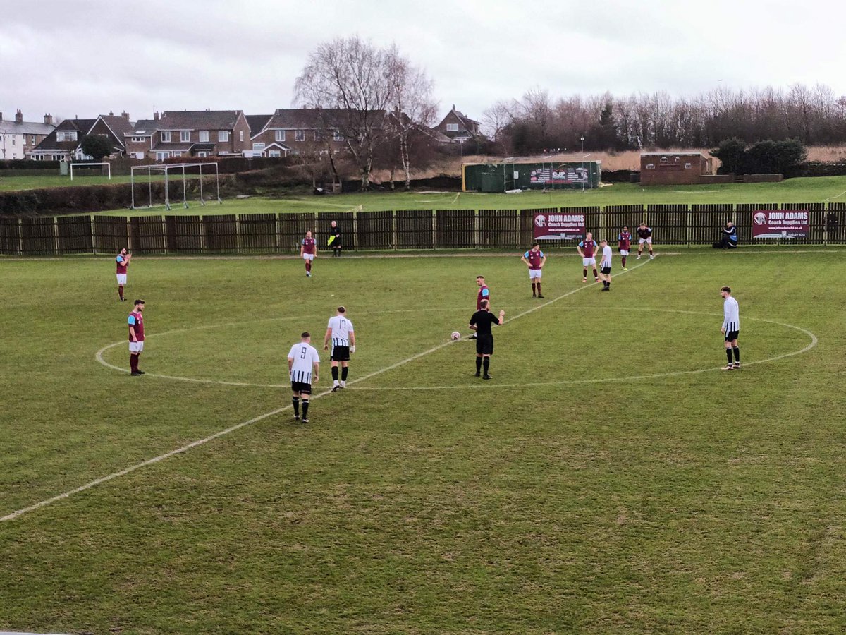 smilerhopper's tweet image. #matchhopping #westyorkshire #kirkless/wakefield district at the welfare ground 4 @Emley_AFC v @pcfc1906 in the @NCEL premier division #dearnedonderby game number 91 with @spireitepete mellie slight rain &amp;amp; minor breeze some locals put there Xmas jumpers on great support @67_balti