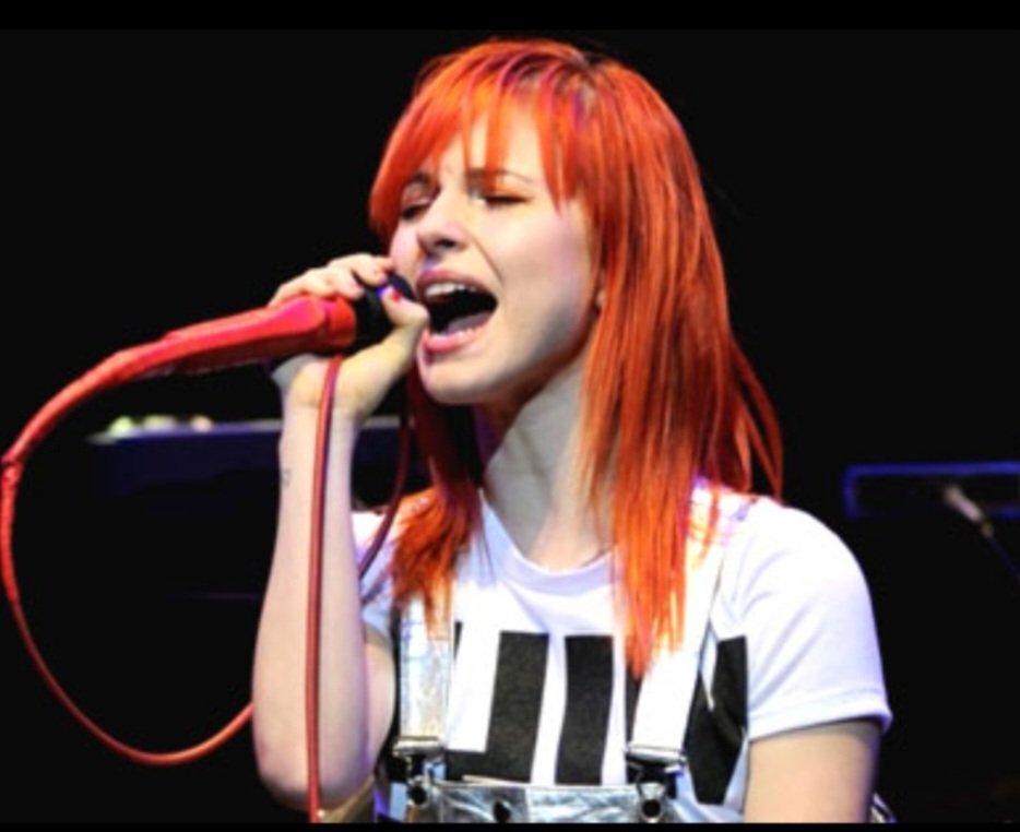 Happy Birthday Hayley Williams!  