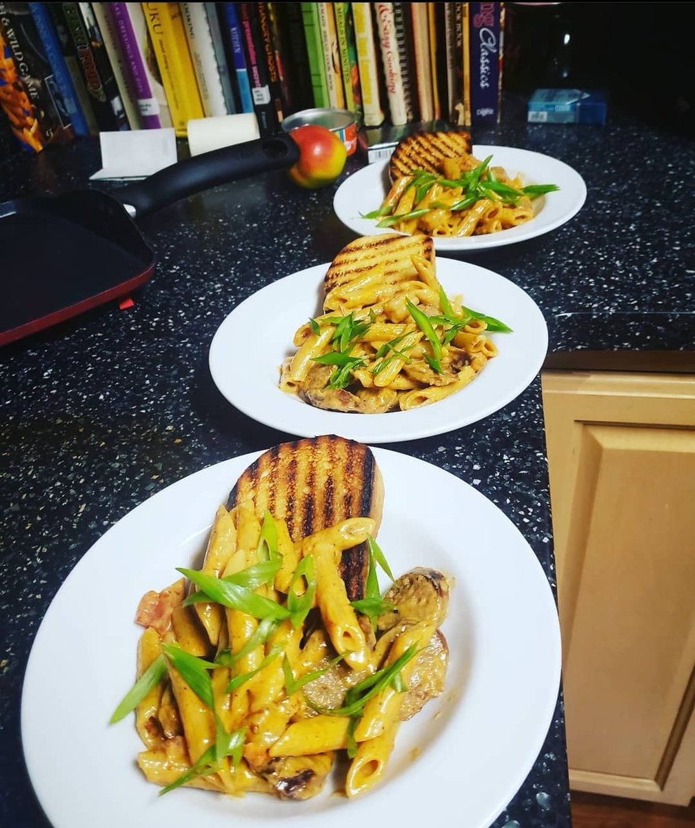 kidrobot357's tweet photo. Cooking for a few people. Chipotle pasta with shrimp and sausage #homecooking #cheflife #masterchef #chefclub #cookingtime #cooking #chefsofinstagram #intags #chef #lifestyle https://t.co/1f6kiXdbwx