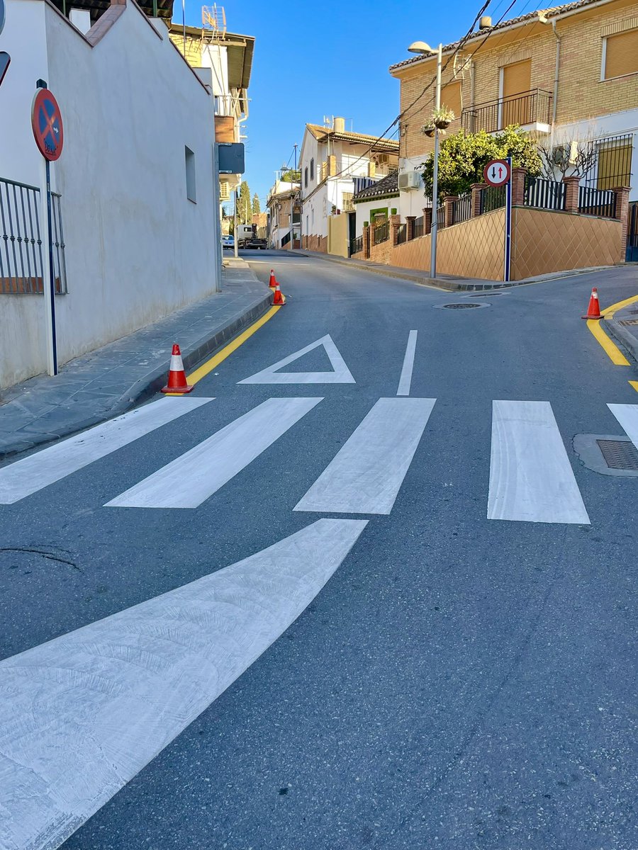Asuarezm's tweet photo. Comienza la señalización horizontal en las zonas de asfaltado: avenidas San Cayetano, Granada, Luis Javier Rodríguez Salas y Mariana Pineda.

@AyuntamientoJun https://t.co/PRdd2WW03A