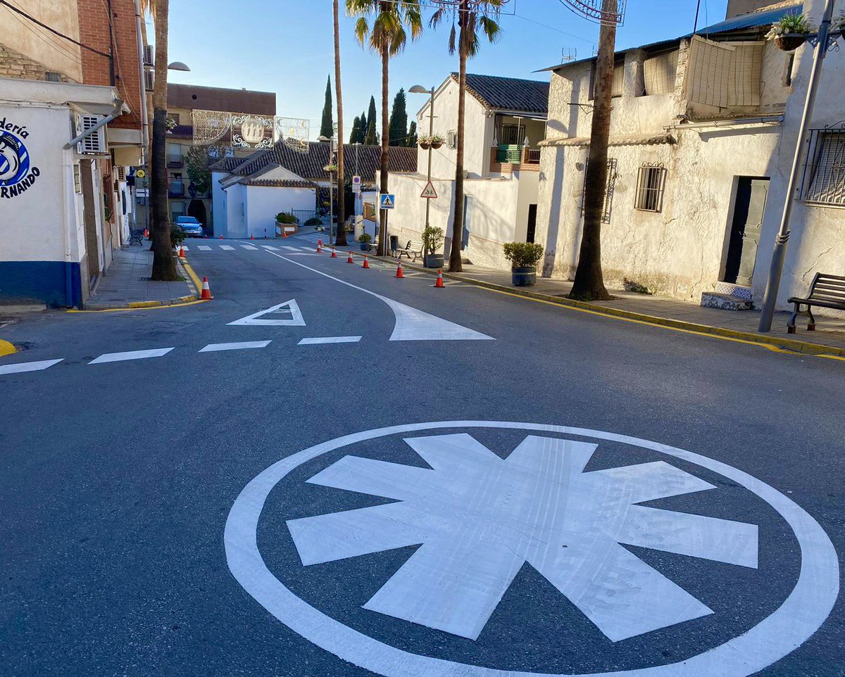 Asuarezm's tweet photo. Comienza la señalización horizontal en las zonas de asfaltado: avenidas San Cayetano, Granada, Luis Javier Rodríguez Salas y Mariana Pineda.

@AyuntamientoJun https://t.co/PRdd2WW03A