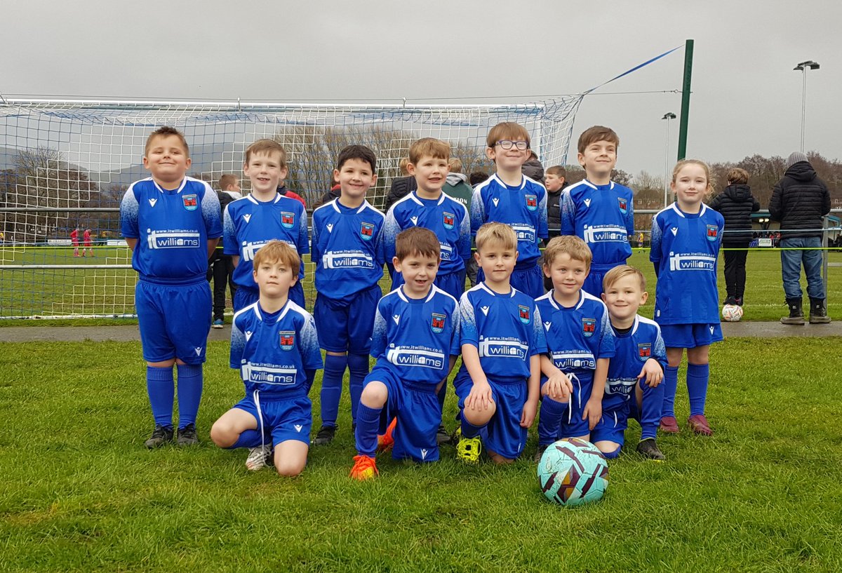 Fantastic experience today for my U7s being mascots for @RuthinTownFC's match against @ColwynBayFC, shame about the result but they had an amazing time in front of a huge crowd ⚽️⚽️ #nextgeneration #grassroots