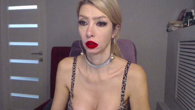I'm online @MyFreeCams! #onmfc https://t.co/PlGLdxpm31 💚 https://t.co/wo40NU1B3B<a class="tags" href="/tag/myfreecams">@myfreecams</a><a href="/tag/onmfc"class="tags">#onmfc</a>