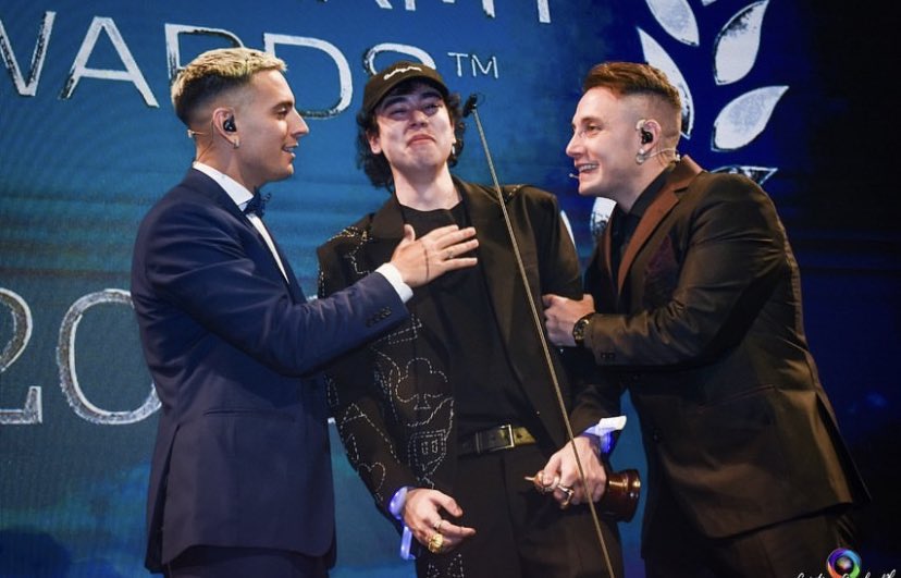Yulk28's tweet photo. Llevo desde ayer viendo videos de spreen ganando en la CCAwards y altas ganas me dieron de que también gane streamer del año en los Esland. 

Yo sé qué hay otros que también lo merecen (más o menos según cada quien) pero dioss es que lo quiero mucho 🥰 https://t.co/csdFrGBWqM