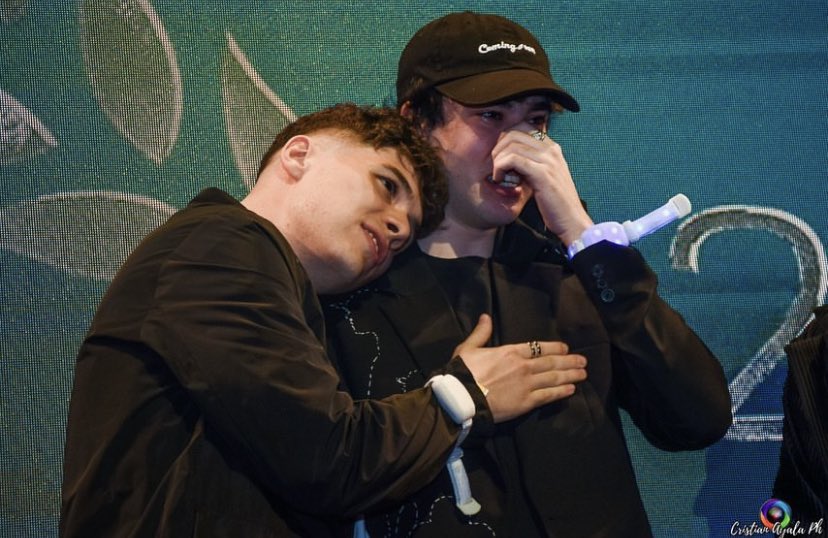 Yulk28's tweet photo. Llevo desde ayer viendo videos de spreen ganando en la CCAwards y altas ganas me dieron de que también gane streamer del año en los Esland. 

Yo sé qué hay otros que también lo merecen (más o menos según cada quien) pero dioss es que lo quiero mucho 🥰 https://t.co/csdFrGBWqM