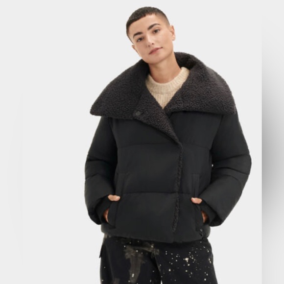 glamma2022's tweet photo. So good I had to share! Check out all the items I'm loving on @Poshmarkapp #poshmark #fashion #style #shopmycloset #90degreebyreflex #ugg #jmclaughlin: https://t.co/fOWCu3btze https://t.co/EiMZgPnDvO