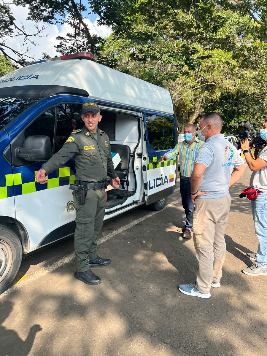 Gracias <a href="/PoliciaCali/">Policía Metropolitana Santiago de Cali</a>💚 y  comuna 5️⃣ de Cali 🌆, son ustedes una muestra de solidaridad con nuestra entidad y con todos aquellos abuelos que hacen parte de esta comunidad🙌🏼. 
🙏🏼Recibimos su donación con mucho amor, seguros de que será un gran aporte para este bonito albergue👵🏼🧓🏽.