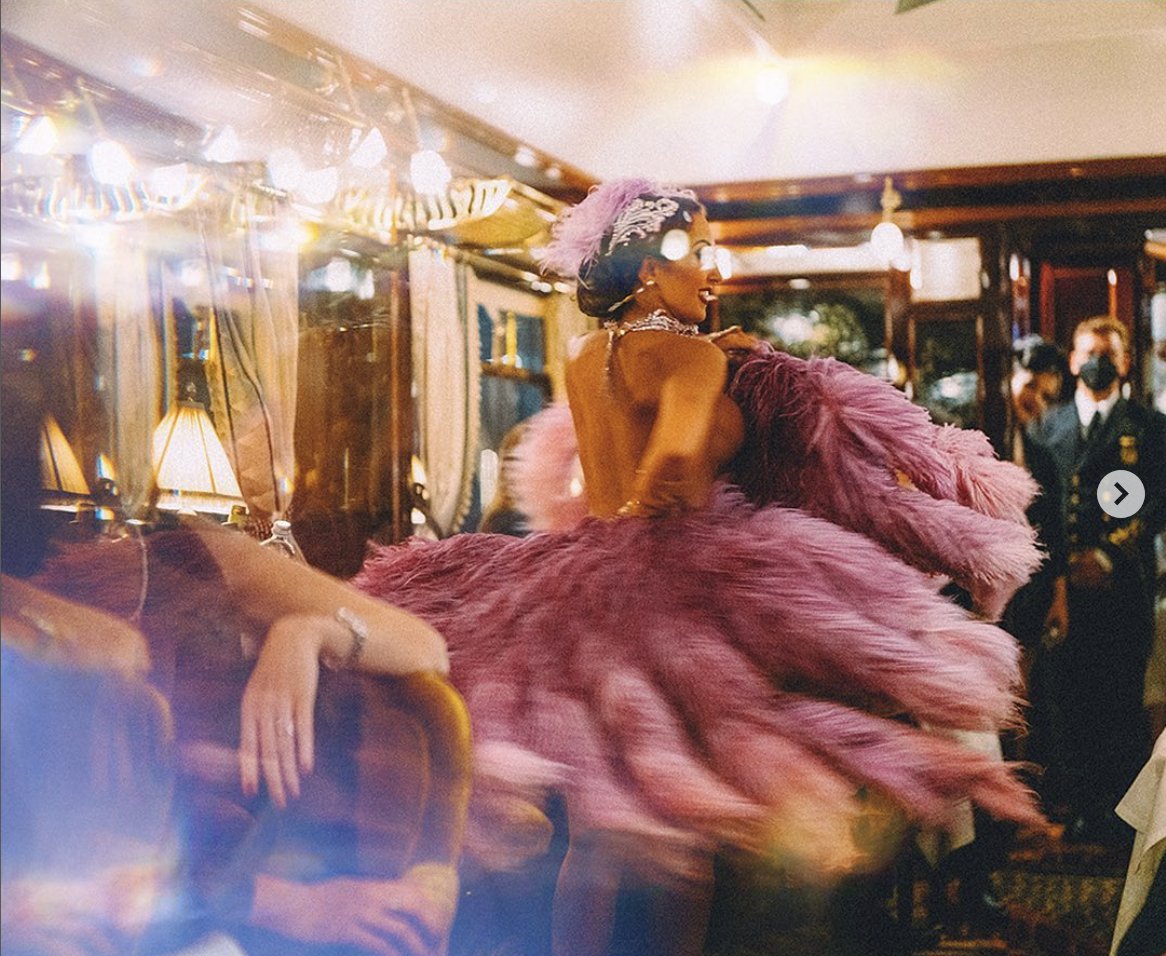 OdieuxBoby's tweet photo. 25 - @DUALIPA
26- L Orient Express @vsoetrain
27- Marseille
28 - Mes copains @deluxemoustache qui remplissent l' @OLYMPIAHALL
Oh si t es encore là n'hésite pas à venir sur instagram <3
https://t.co/MMO3taFqVU
#MaxiBestOf https://t.co/9IUhHAdRGI