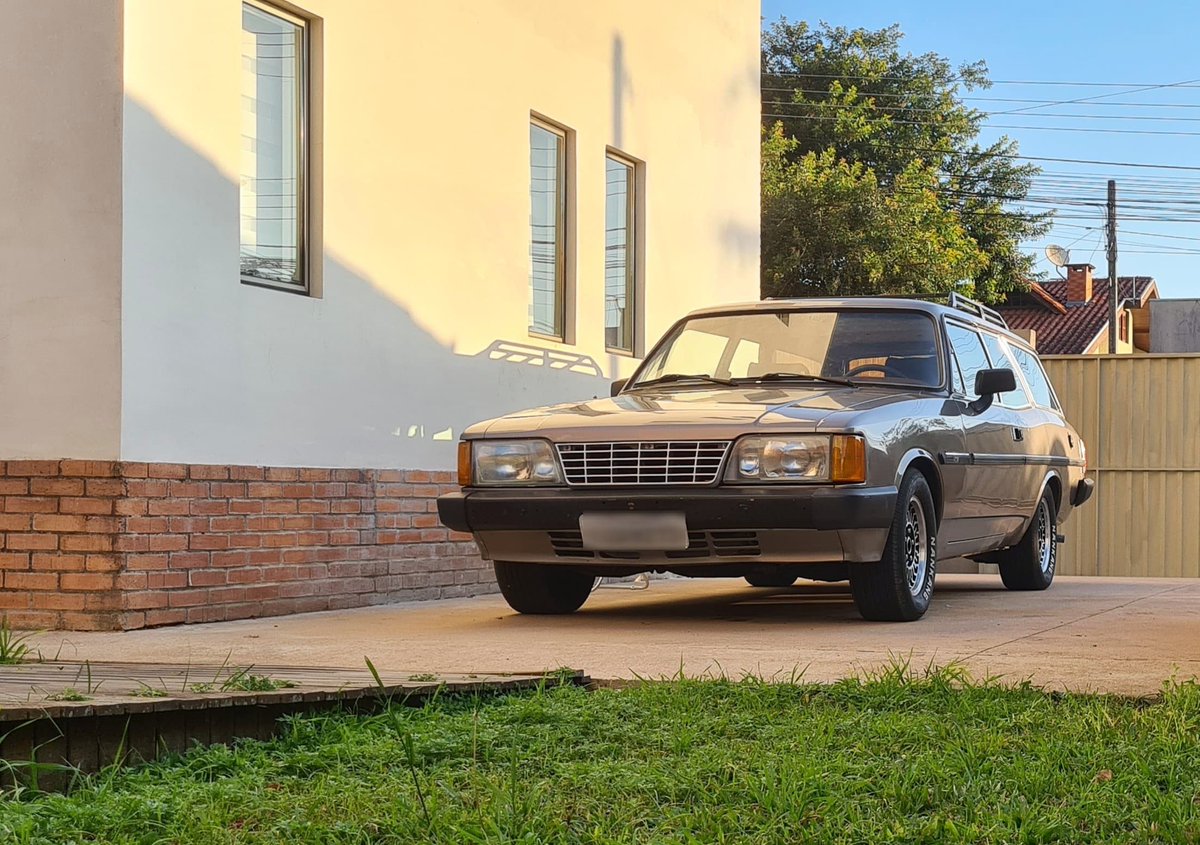 Pagdebmw's tweet photo. O volante   //   O carro https://t.co/nn8g9iSQtS