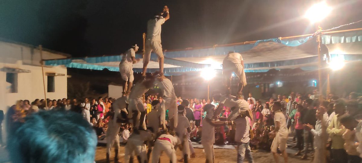 ग्राम दपका में आयोजित गुरु घासीदास बाबा की जयंती के कार्यक्रम में शामिल होने का सौभाग्य प्राप्त हुआ। इस अवसर पर बाबा जी के चित्र पर माल्यार्पण कर जैतखाम की पूजा-अर्चना की एवं सभी को इस पावन पर्व की बधाई दी। 

समाज के लोगों द्वारा पंथी नृत्य की प्रस्तुति का भी आनंद लिया।