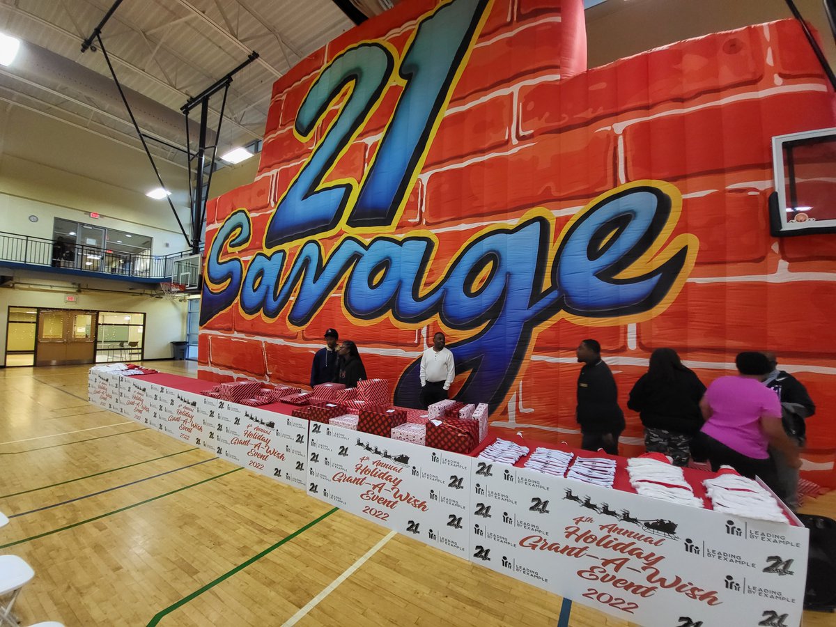 WadeWalkerYMCA's tweet photo. @21Savage &amp; his Leading by Example Foundation hosted their 4th annual holiday Grant-A-Wish event at the Wade Walker Park Family YMCA on 12/21. 100 children &amp; parents received appetizers &amp; gifts. 

@georgiagov also recognized 21 Savage with a proclamation of '21 Savage Day'. https://t.co/Up2LjQ6A40