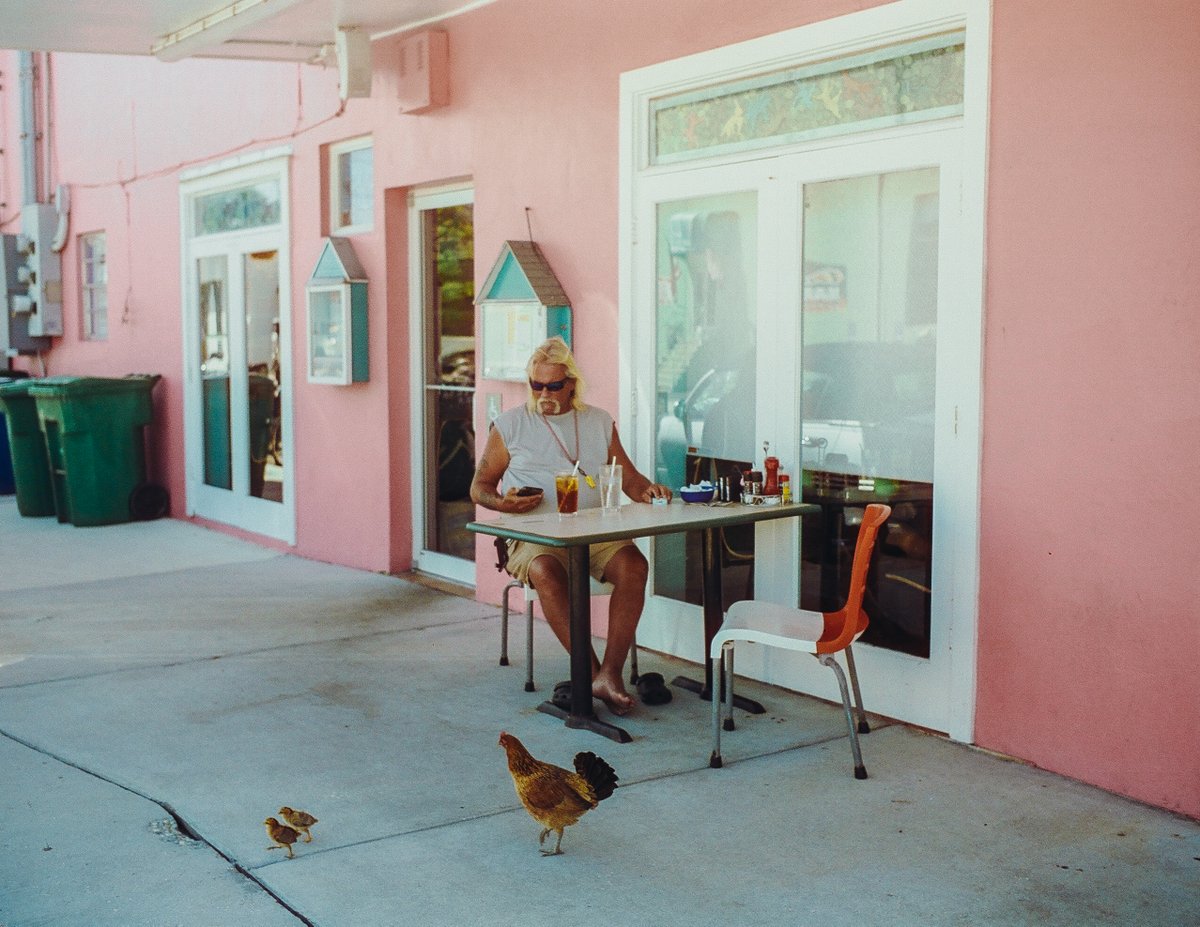 OdieuxBoby's tweet photo. Miami en argentique dont 3 photos que je n avais jamais publié :)
29 - Mon amoureuse
30 - Un mec qui ressemble a hulk hogan et des poulets
31 - Un mec baleze
32 - Un cowboy affamé
#MaxiBestOf https://t.co/rRFraKN8Hu