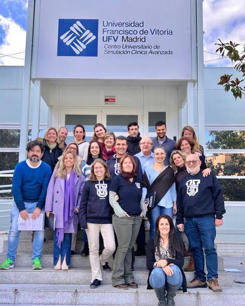 GAI_Puertollano's tweet photo. El equipo de instructores que van a formar parte del aula de simulación clinica de la @gai_puertollano en la Universidad Fco Vitoria junto con el resto de compañeros del curso de formación. PistoletaZo  de salida en Madre mía que equipazo!!Gracias por vuestro compromiso https://t.co/FSqHL0Im8i