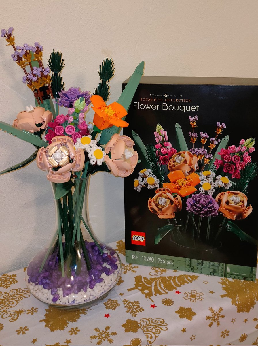 jamlgt_'s tweet photo. My man gives me bouquet of flowers every month and for the last month of 2022 , he decided to give me lego flowers so it'll last forever ✨ How did I get so luckyyy 🥺 https://t.co/DFcEJg7due
