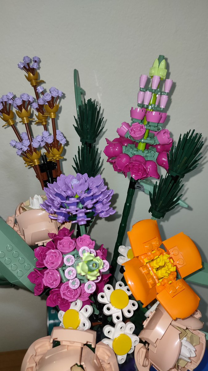 jamlgt_'s tweet photo. My man gives me bouquet of flowers every month and for the last month of 2022 , he decided to give me lego flowers so it'll last forever ✨ How did I get so luckyyy 🥺 https://t.co/DFcEJg7due