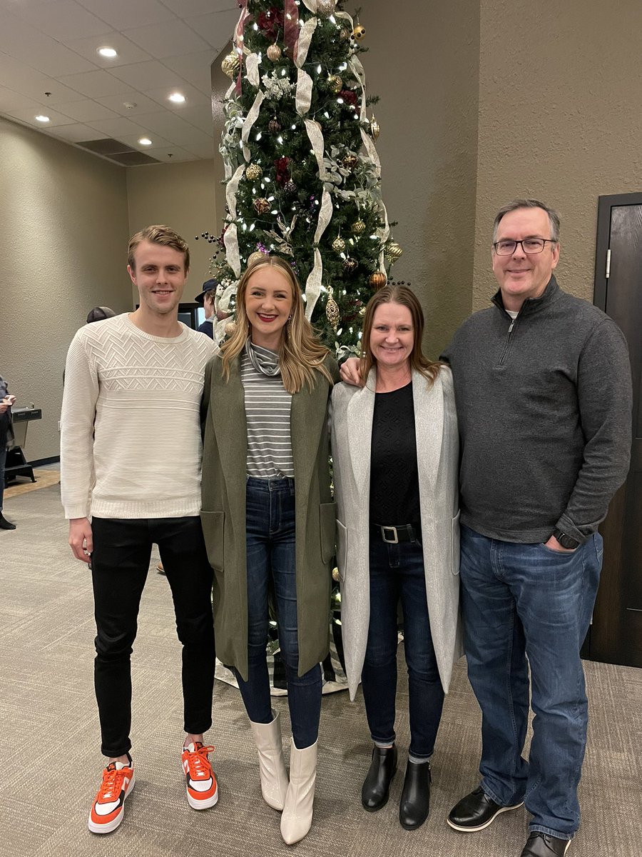 spwebb13's tweet photo. Had the most amazing Christmas! And then just like that it was time to say said goodbye to my baby girl. So excited for Taylor Webb and Mathias Bendiksento start their new life together in Norway!praying for safe travels and a lifetime of joy! https://t.co/JuD9XZi8ta
