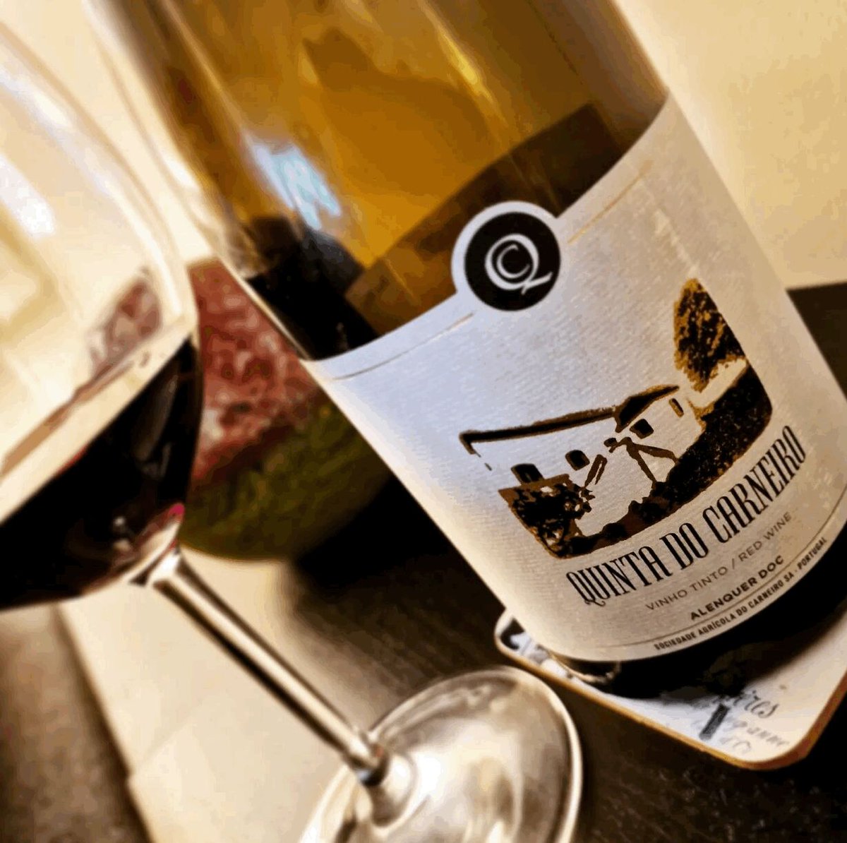 VivaoVinho's tweet photo. Um vinho fresco, mas com boa estrutura! 🍷
Esse Quinta do Carneiro entrega muito, dá prazer e caiu como uma luva.
#vinho #wine #vivaovinho #winetip #lisboa #vinhodelisboa https://t.co/3kHyBHFNDP