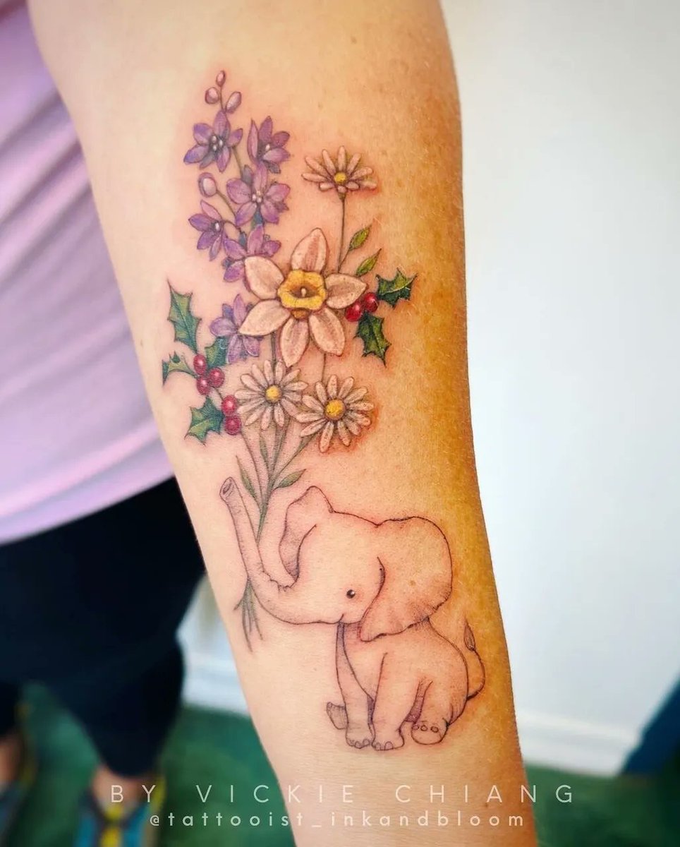 tatstat_io's tweet photo. Holly is the 2nd birth month flower for December. Holly is symbolic in many different ways. Some believed that the holly symbolized hope, wealth, and fertility. More recently, it has represented happiness and peace. Please check out @tattooist_inkandbloom to see her other work. https://t.co/FEi53Wx80a
