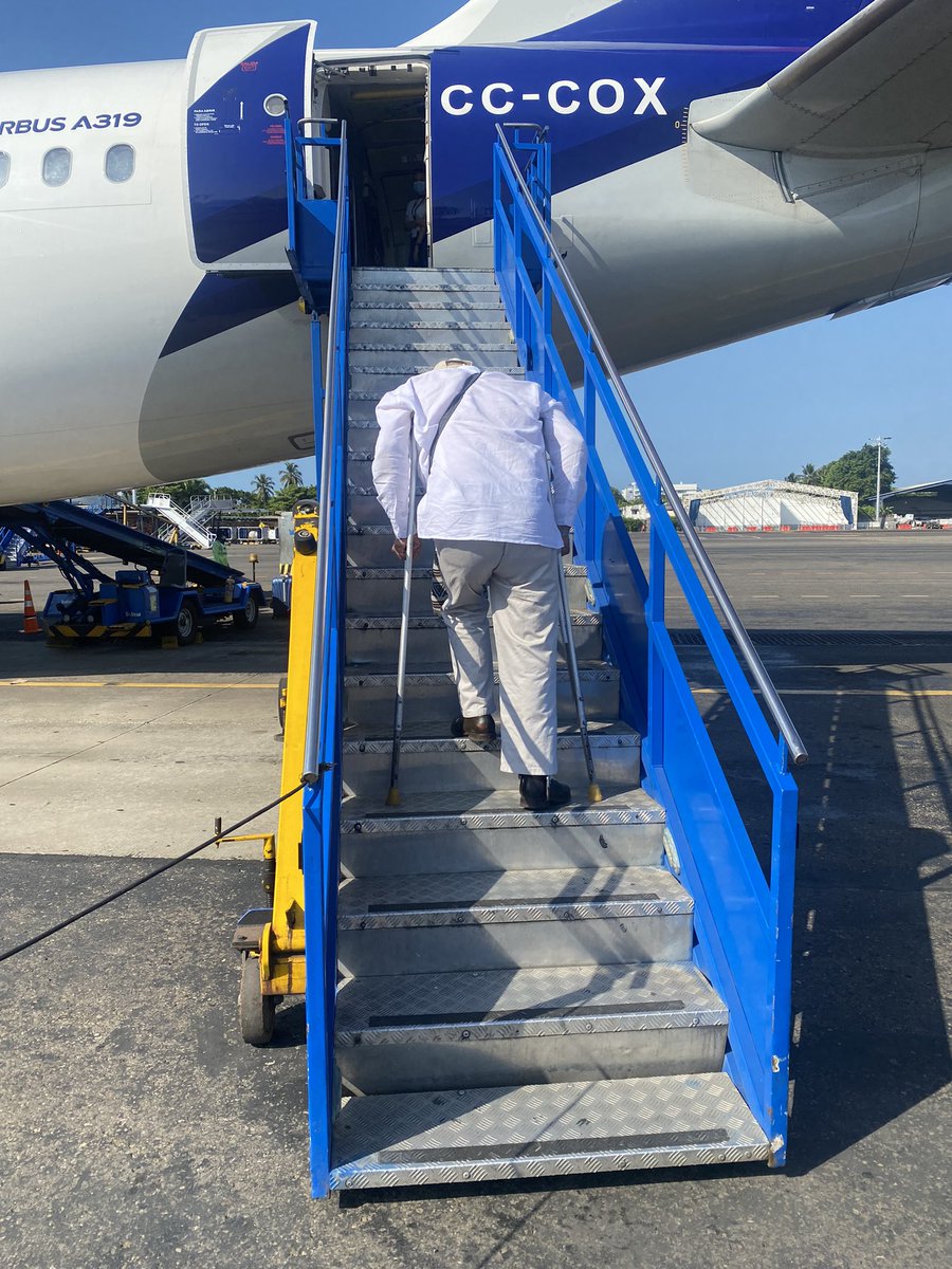 dianis99's tweet photo. @LATAM_CO Deberían pensar en las personas discapacitadas, y facilitar el acceso con rampas a los aviones. Donde esta la orientación al servicio al consumidor ? https://t.co/qKbqw8QLWg