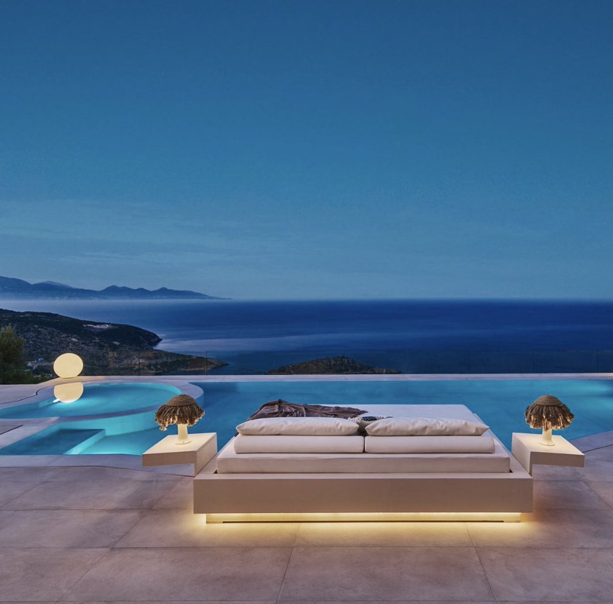 emerald_villas's tweet photo. Once night falls over Zakynthos a brand new facet of the island materialises. Illuminated by starlight and permeated by its signature island charm Emerald Deluxe Villa ushers in relaxation and togetherness in equal measure. 

🌐 𝘸𝘸𝘸.𝘦𝘮𝘦𝘳𝘢𝘭𝘥-𝘷𝘪𝘭𝘭𝘢𝘴.𝘨𝘳 https://t.co/IgrVF17M4u