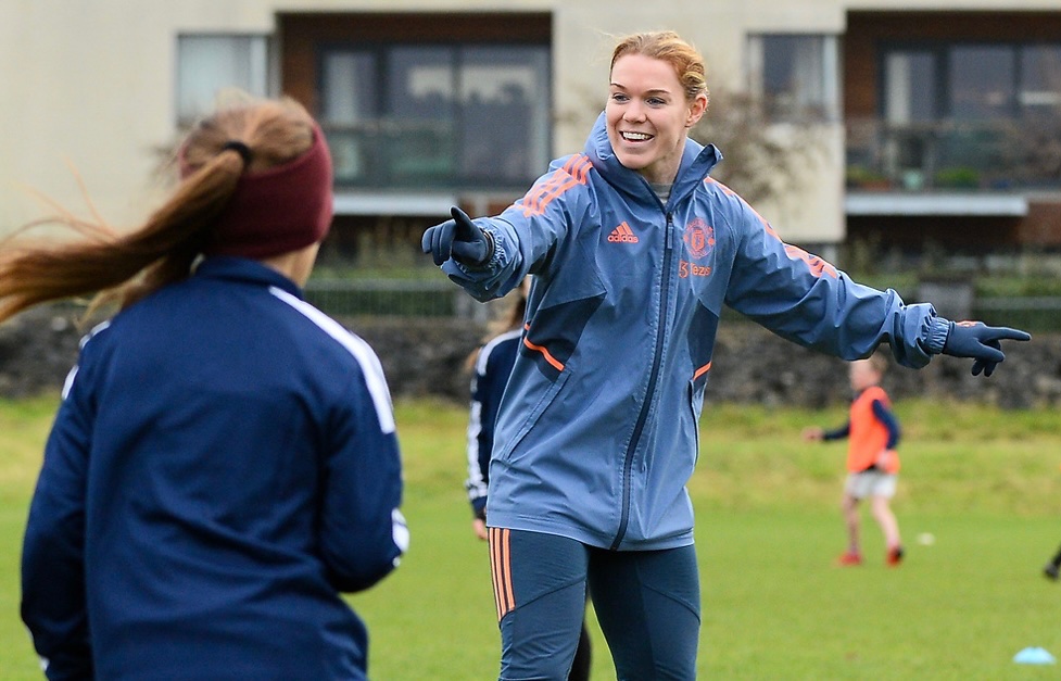 aoifemannion_'s tweet photo. Lovely afternoon visiting @renmoreafc 🫶🤩 Wasn’t smiling this much when I was doing box to box fitness runs afterwards on the pitch 😅 (📸 Don Soules Photography) https://t.co/K74n5HytmD