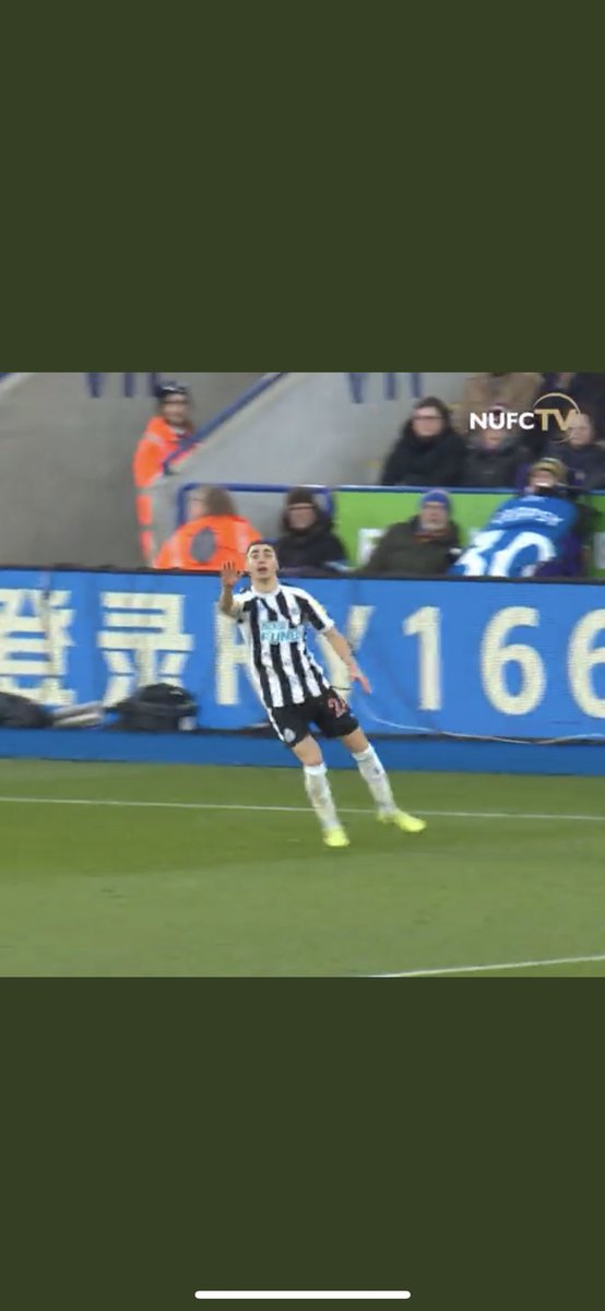 mrcalcutter's tweet photo. When Miggy uses his force powers on the ball when Bruno pings it to him #nufc #NUFCFans #NUFCTransfer @NUFC #StarWars #forcepower #jedi #mastermiggy @brunoog97 @trippier2 https://t.co/MseDoh6ys1