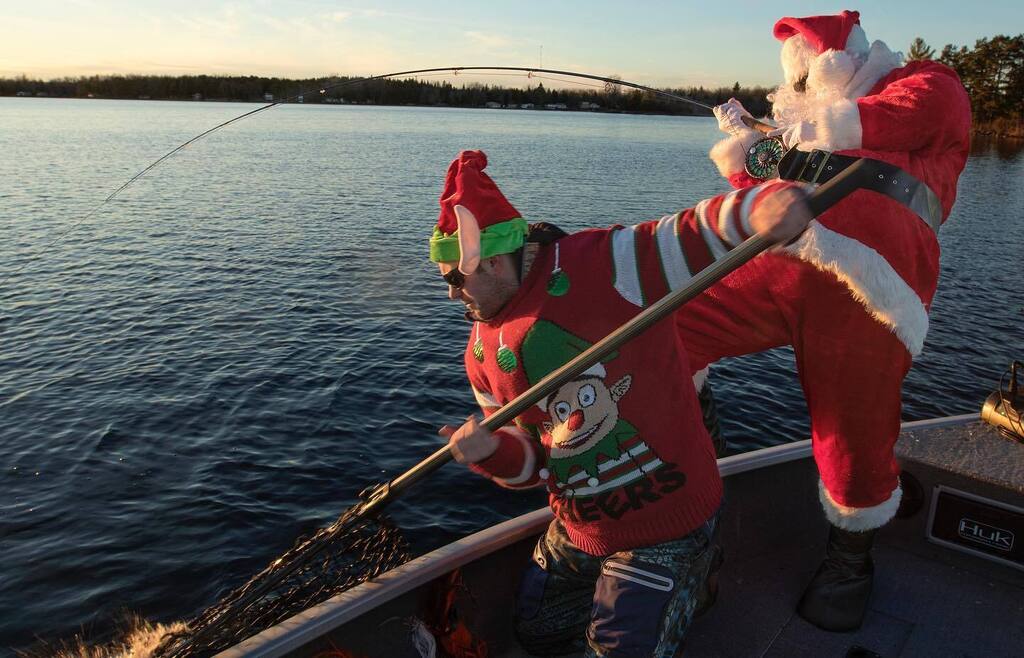 OutFlyFishing's tweet photo. Santa and the elves earned some time off, so naturally they went musky fishing
.
.
.
.
.
.
#FlyFishingSanta #MerryChristmas #SantaAndHisHelpers #SantasElves #HardyFishing #MuskyFishing #MuskieFishing #SantaFlyFishesForMusky #OutFlyFishing #CalgarysFlySh… https://t.co/MfLmhrqehr https://t.co/NmjIakeP2e