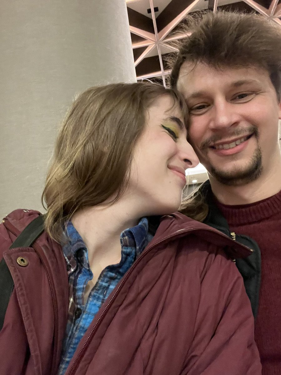 thislilalien's tweet image. 🥰